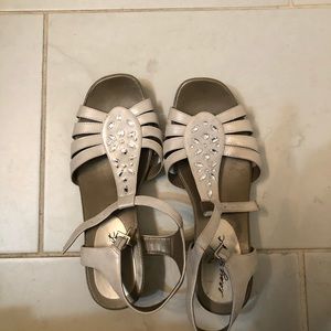 Easy Spirit Sandals, White, Size 9.5